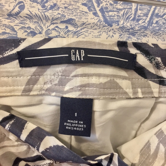 GAP skirt with bold swirl pattern, Size 1 - Picture 3 of 4